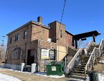 Dilapidated station building at Lyndhurst Station 